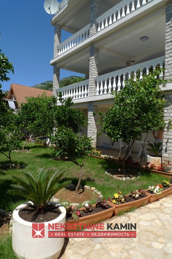 Kuća sa lijepim dvorištem u Bijeloj, Herceg Novi